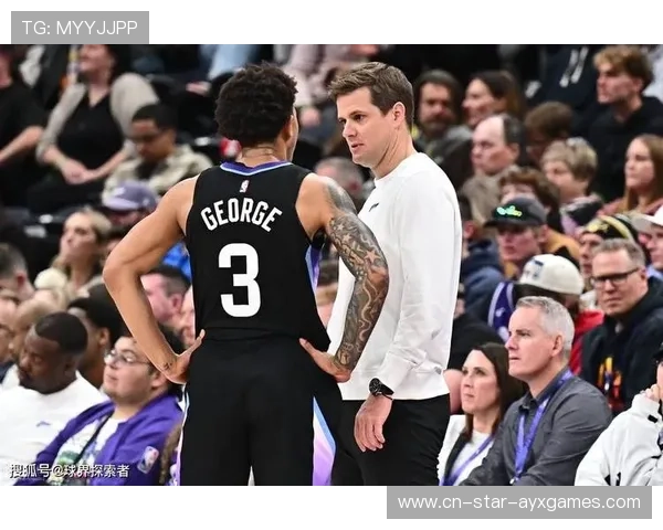 克拉克森连续命中三分,爵士 bench 火力拉满