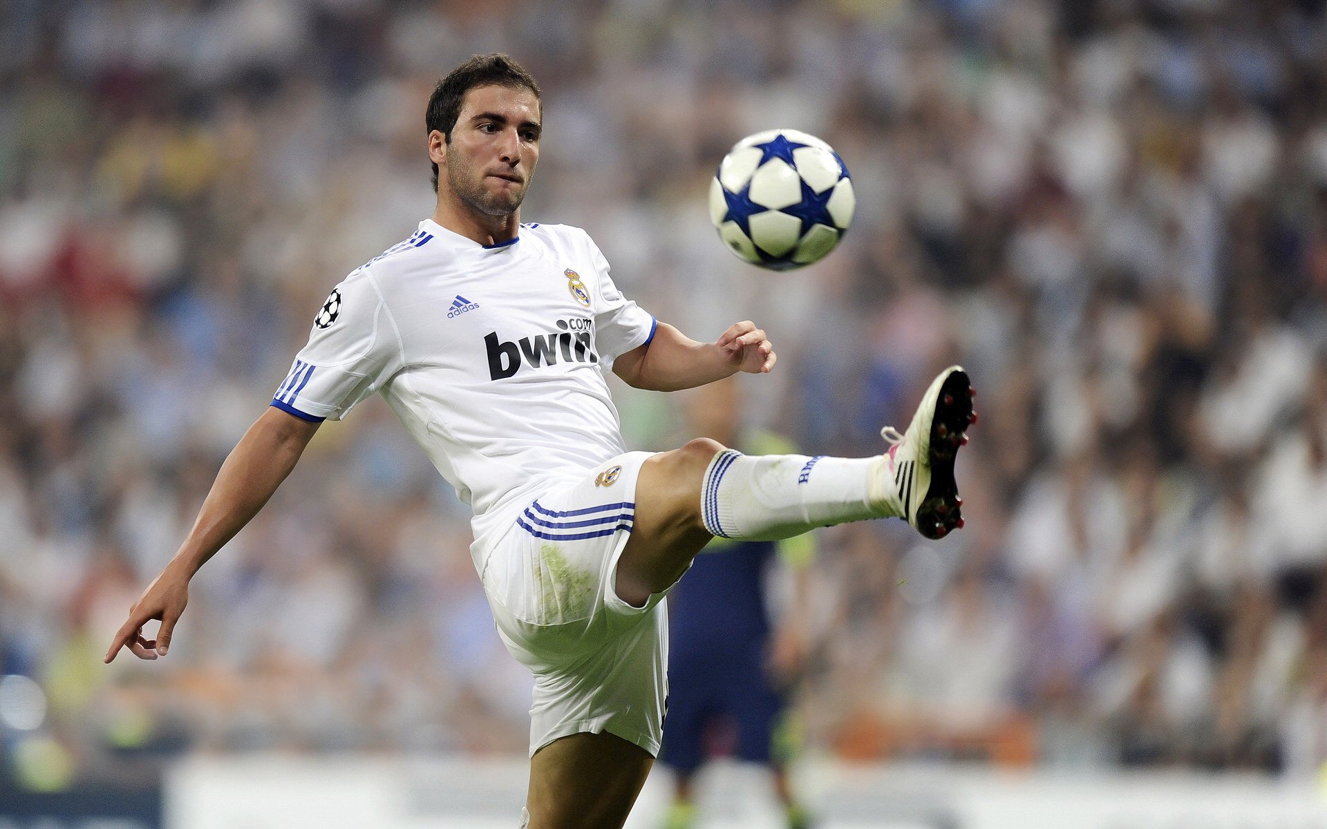 “西甲激烈博杀，场面火爆溢出屏幕”，西甲比赛结果f万博